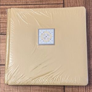 Creative Memories 12x12 Yellow Scrapbook Album Kaleidoscope with Pages Old Style